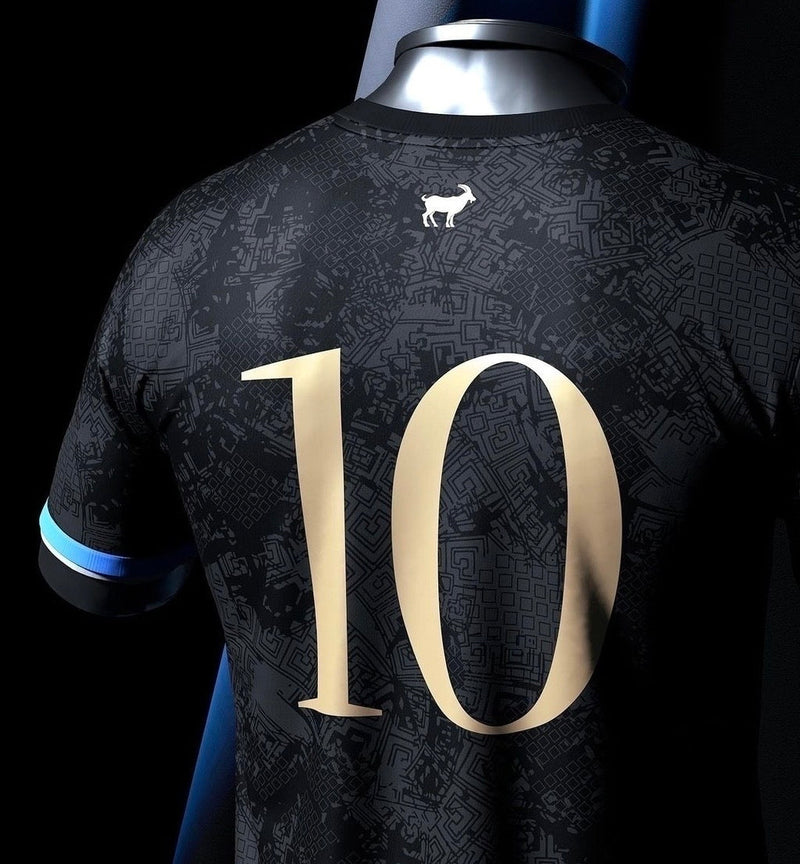 camisa-lapulga-messi-homenagem-concept-versao-torcedor-preta-azul-sol-dourado-24-25-bordado-10-goat