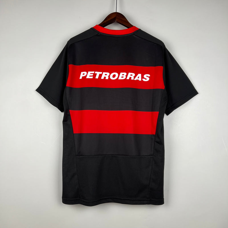 camisa-mengo-titular-I-retrô-2002-adriano-lubrax-vermelho-preto-gola-redonda-manga-curta-bordado-costas