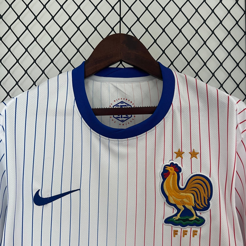 camisa-frança-I-titular-24-25-bordado-branco-azul-vermelho-versao-torcedor-mbappe