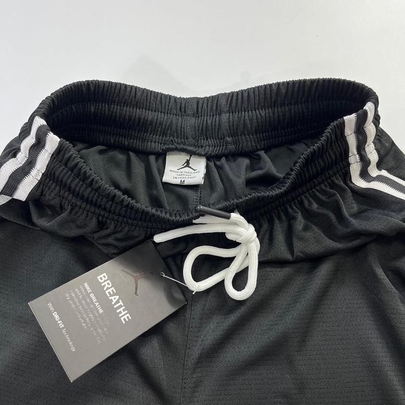 Shorts Academia Clássico Jordan Preto/Branco Bolso