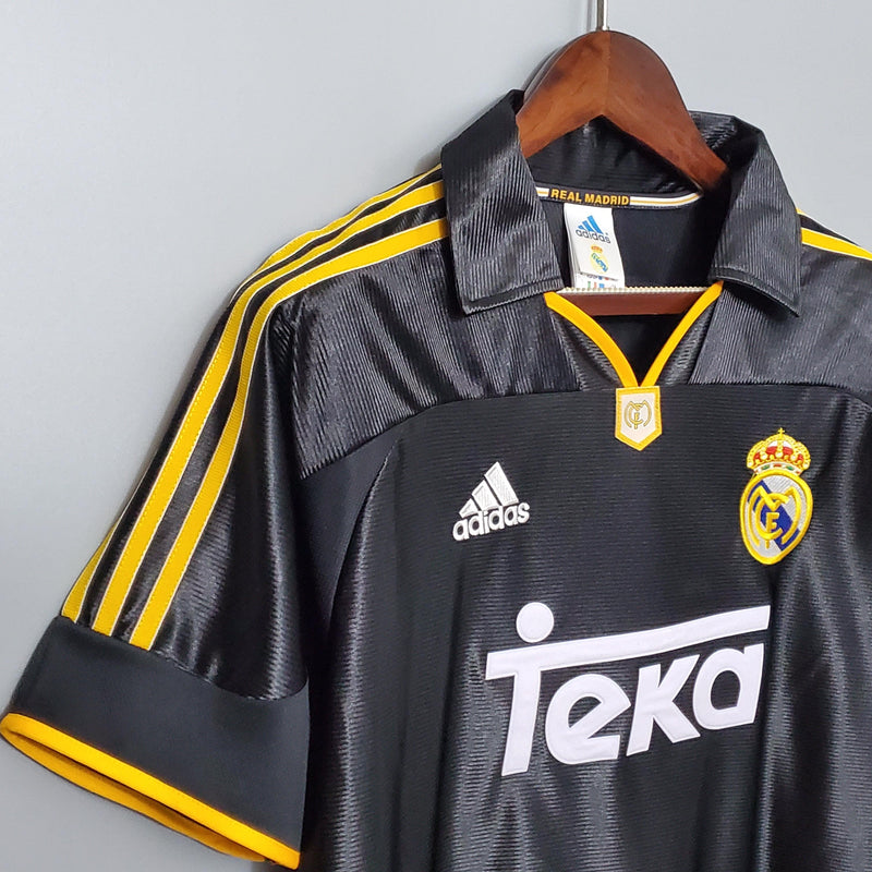 camisa-real-madrid-reserva-II-away-preto-gola-polo-amarelo-bordado-retrô-listrar-amarelo-adidas-roberto-carlos-seedorf-peito-frente-costas-manga-curta