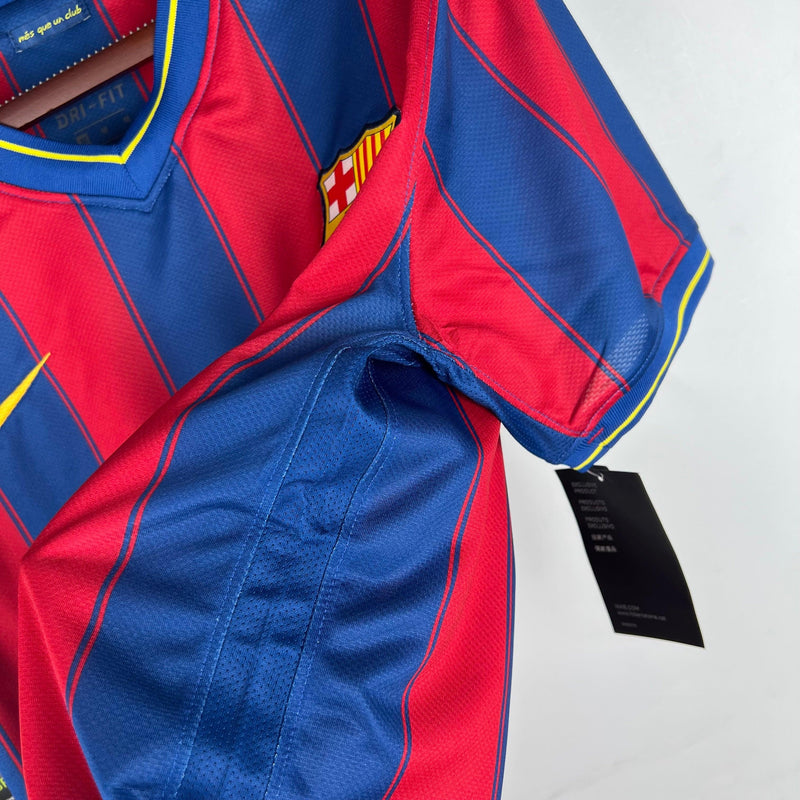 camisa-do-barcelona-2006-2007-retrô-grená-azul-gola-v-amarela-messi-xavi-iniesta-busquets-pique-uniforme-1-I-manga-curta