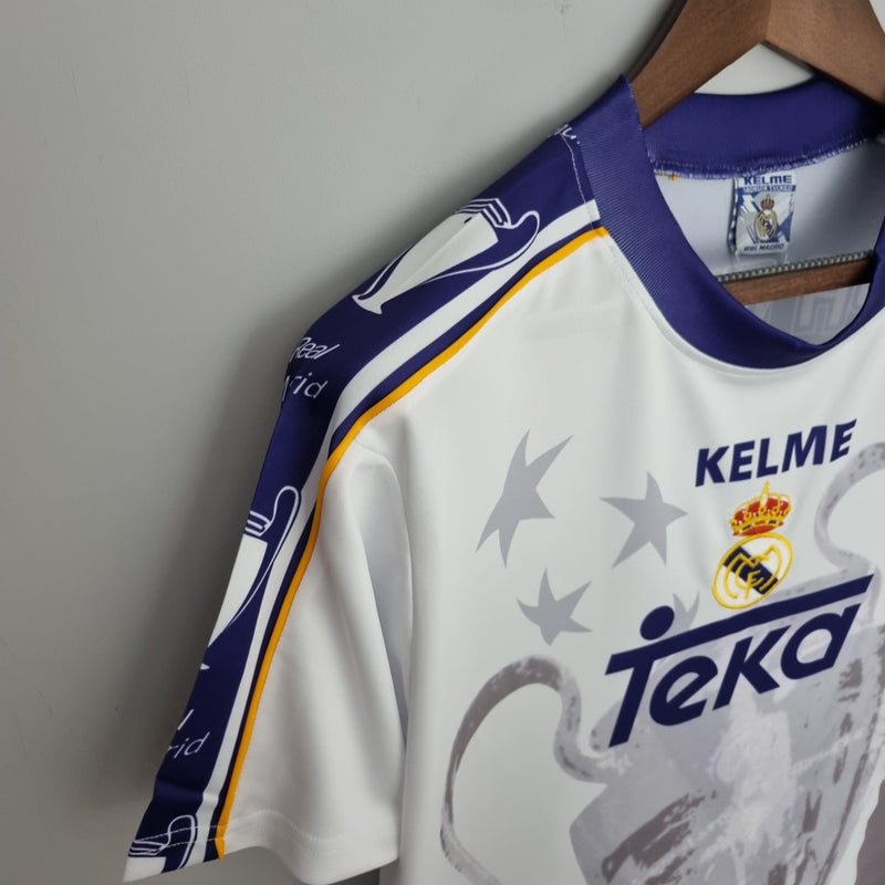 camisa-real-madrid-champions-7-branco-azul-dourado-teka-kelme-1997-1998-gola-redondo-roberto-carlos-seedorf-assinaturas-autógrafos-bordado