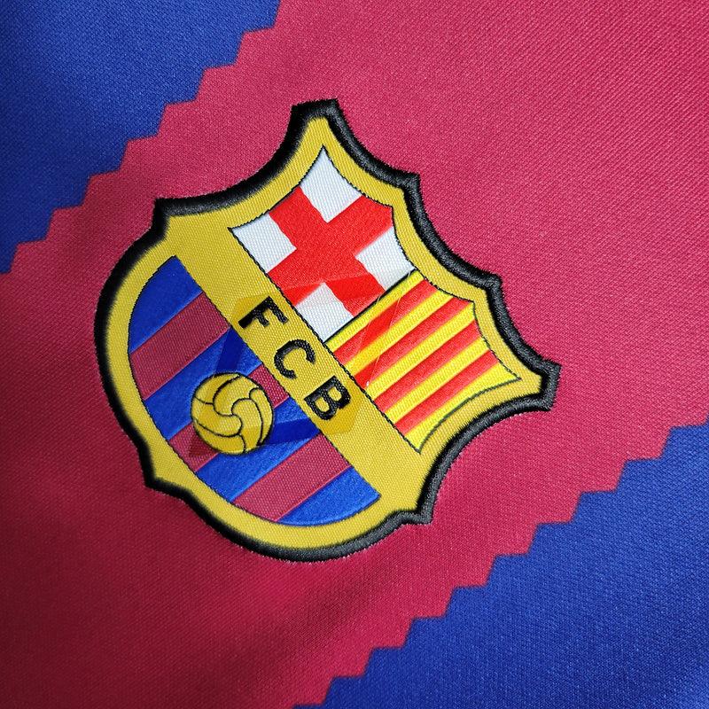 camisa-barcelona-home-23-24-nike-titular-torcedor-vermelho-grena-azul-branco-spotify