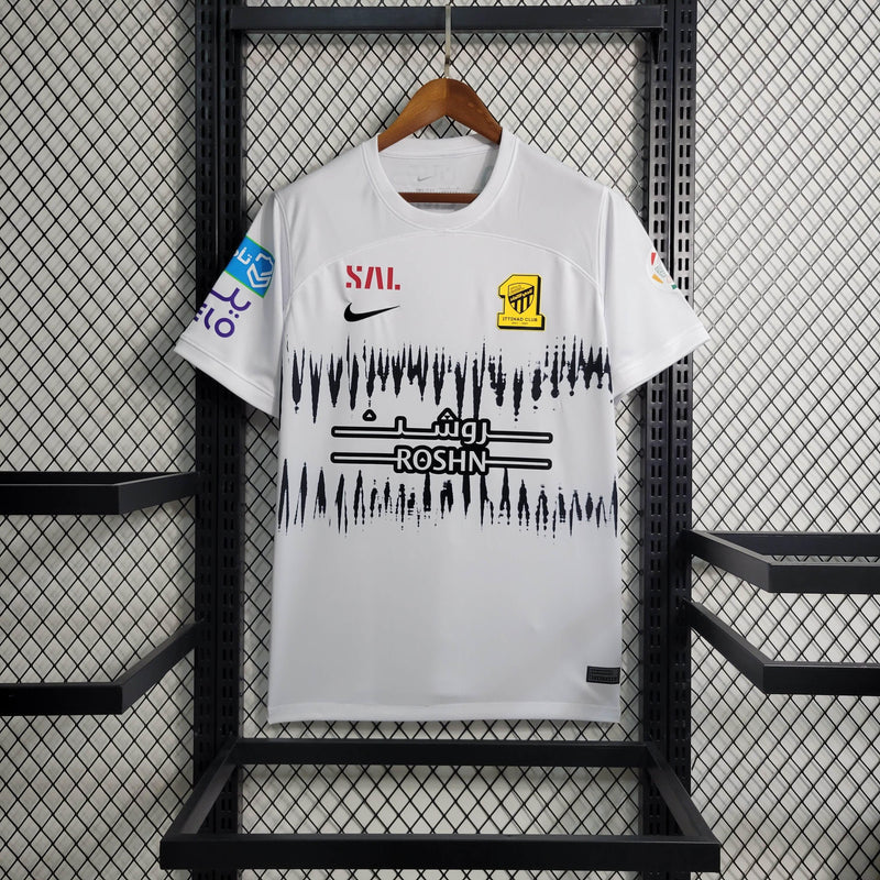 al-ittihad-away-ll-nike-23-24-manto-torcedor-camisa-de-time-arabe-Karin-benzema-branco-preto-amarelo-patrocinadores