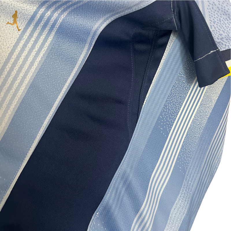 camisa-tottenham-reserva-24-25-lançamento-azul-manga-curta-amarelo-gola-v-azul-II-costas-frente-silk-emborrachado