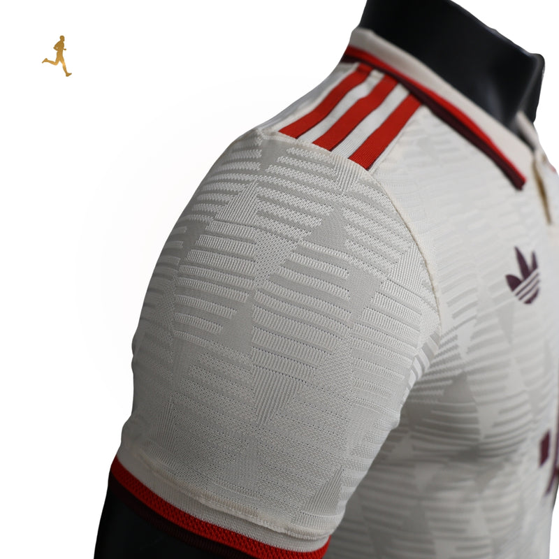 Camisa Bayern de Munique III Third 24/25 "UCL Kit" Versão Jogador Bege Frisos Vermelhos e Bordô - Camisa de Time Gola Polo com Botão - Adidas Trefoil