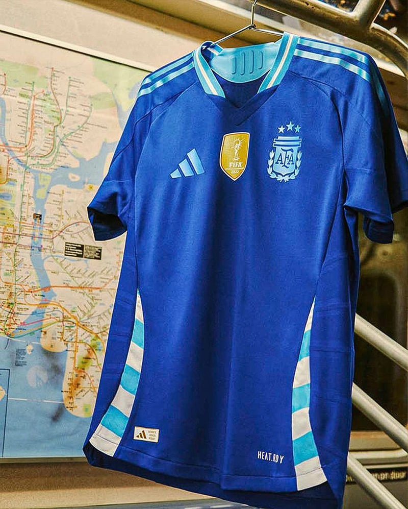 Camisa Argentina II 2024/25 - Versão torcedor + Patch de Campeão Azul