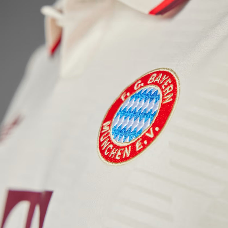 camisa-bayern-de-munique-away-III-THIRD-versao-torcedor-bordado-bege-gola-polo-trefoil-vermelho-bundesliga