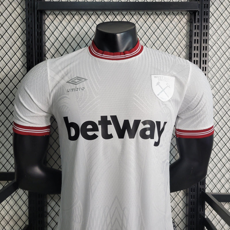 Camiseta West Ham Away Versão Jogador Umbro 23/24