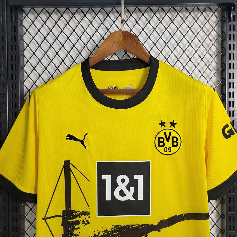 camisa-borussia-dortmund-titular-24-25-gola-preta-amarelo-manga-curta-grade-fundo-cabide-bordado