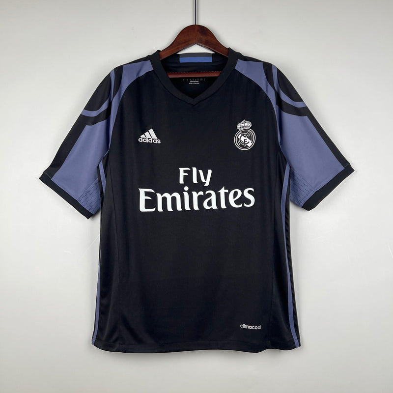 camisa-real-madrid-2016-2017-away-preta-cinza-bordado-gola-v