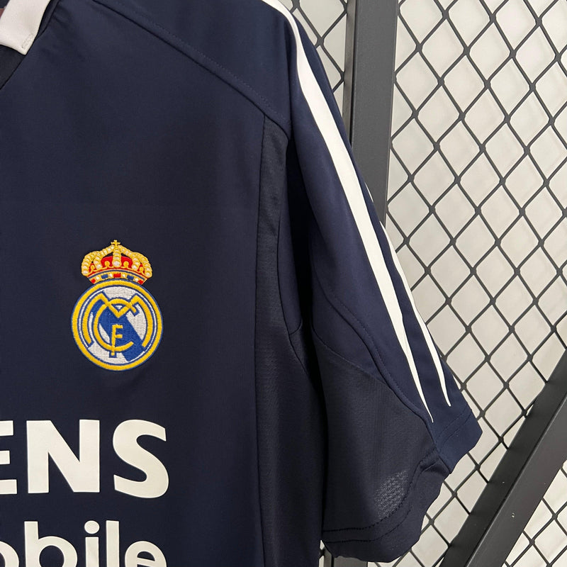 camisa-retrô-real-madrid-II-0-reserva-visitante-2004-2005-preta-listras-brancas-gola-branca-siemens-mobile-ronaldo-raul-zidane-roberto-carlos-beckham-champions-grade-fundo-bordado