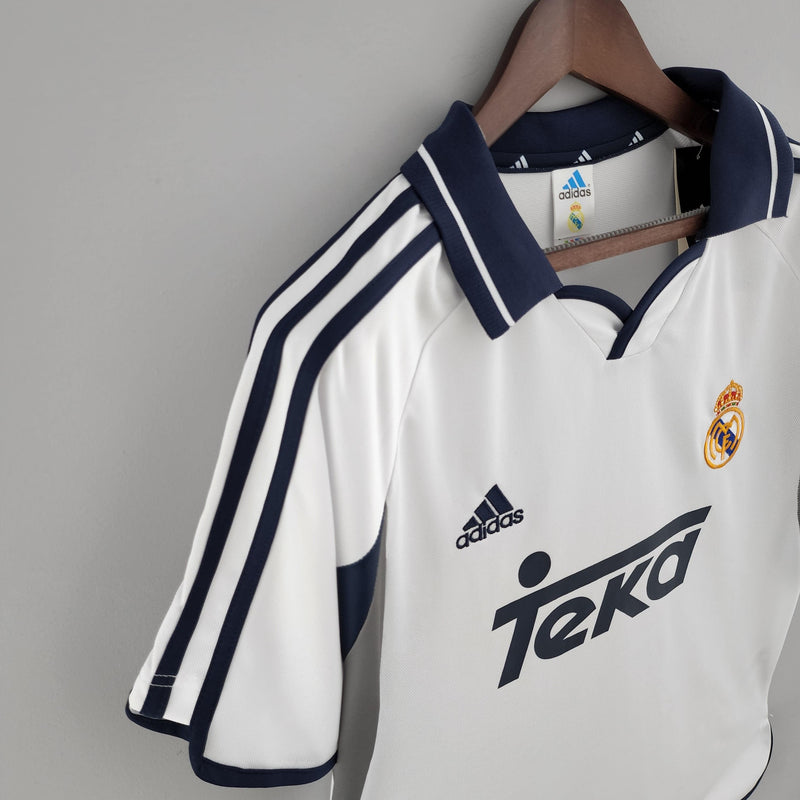 camisa-real-madrid-retrô-2001-2002-titular-branco-azul-gola-polo-bordado-listras-preta