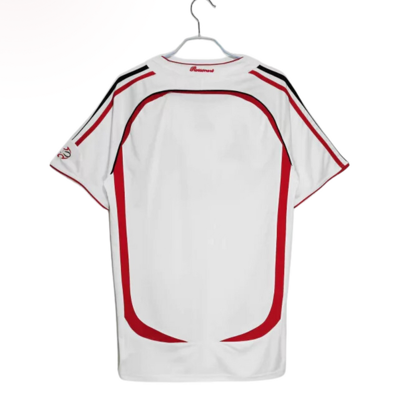 camisa-ac-milan-reserva-II-away-branco-vermelho-preto-rossoneri-gola-patch-formotion-bwin-manga-curta-22-kaká-inzaghi-pirlo-seedorf-costas-personalização