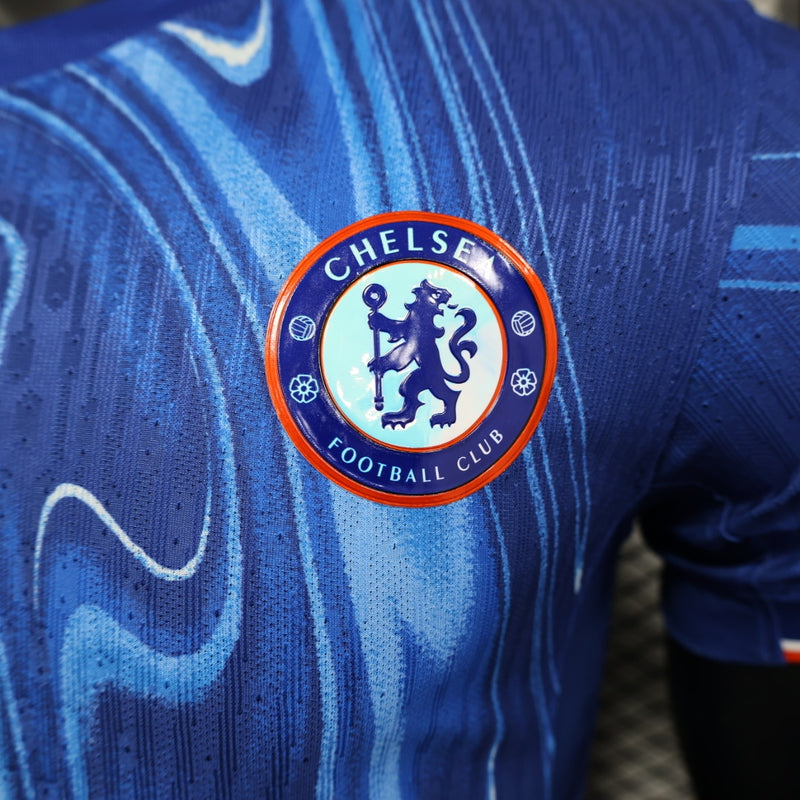 Camisa Chelsea I Titular Home 24/25 Azul Laranja Branco Nike - Camisa de Time Versão Jogador Gola Azul - Blues Chama Azul