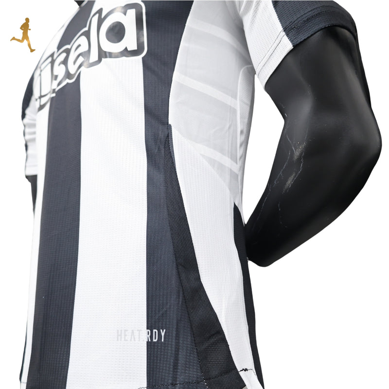 camisa-newcastle-titular-I-home-24-25-versao-jogador-branco-preto-gola-V-silk-emborrachado