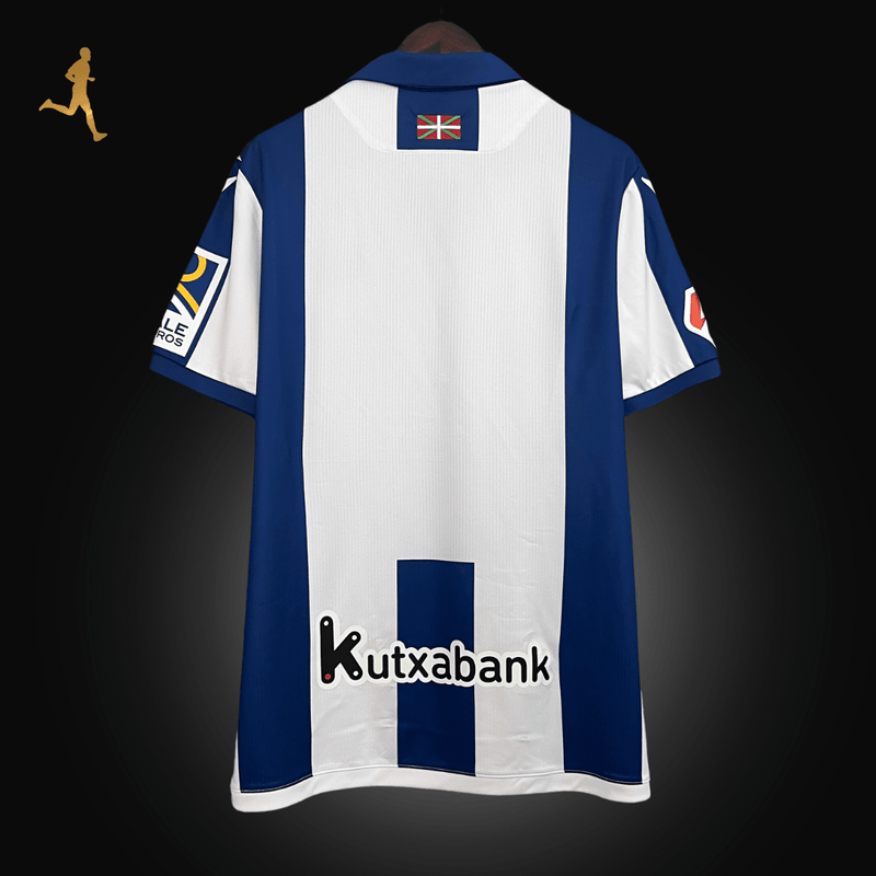 Camisa Titular Real Sociedad Macron 2024/2025 Versão Torcedor - Azul, Branco, Yasuda Home