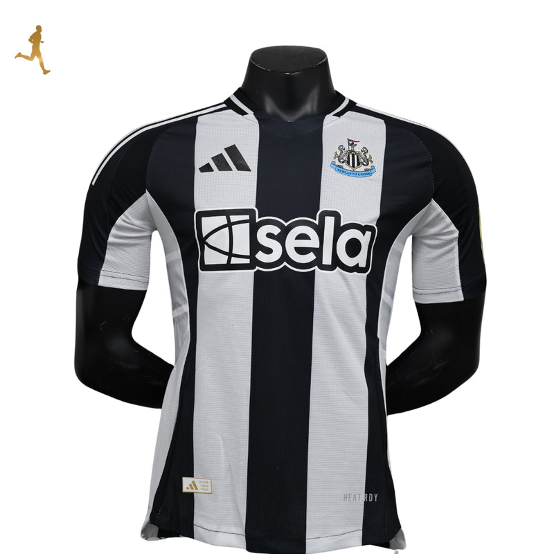 camisa-newcastle-titular-I-home-24-25-versao-jogador-branco-preto-gola-V-silk-emborrachado