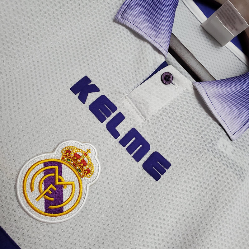 camisa-real-madrid-titular-1997-1998-branca-gola-polo-roxa-kelme-teka-uniforme-1-retrô-botão