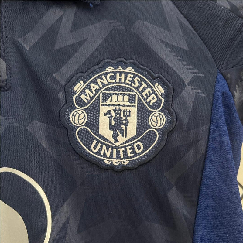 Conjunto Infantil Manchester United II Reserva Away 24/25 Versão Torcedor Azul Preto Branco - Adidas Kit de Futebol Infantil 2024/2025