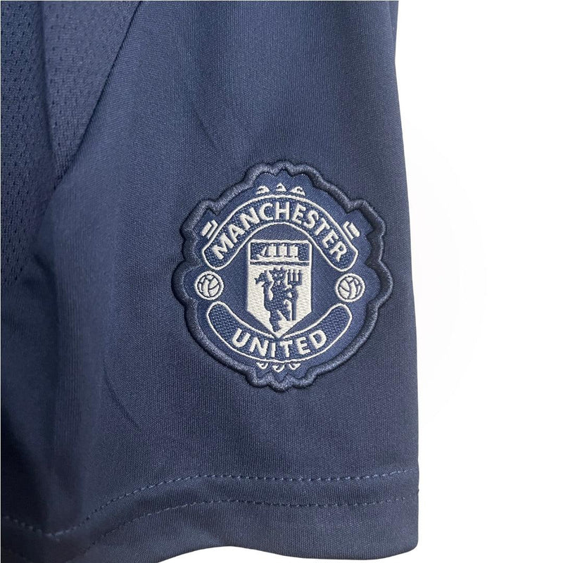 Conjunto Infantil Manchester United II Reserva Away 24/25 Versão Torcedor Azul Preto Branco - Adidas Kit de Futebol Infantil 2024/2025