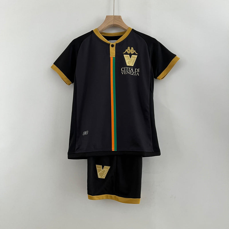 conjunto-infantil-venezia-titular-home-23-24-preto-dourado-kit-infantil-botão-torcedor-shorts-camiseta-futebol