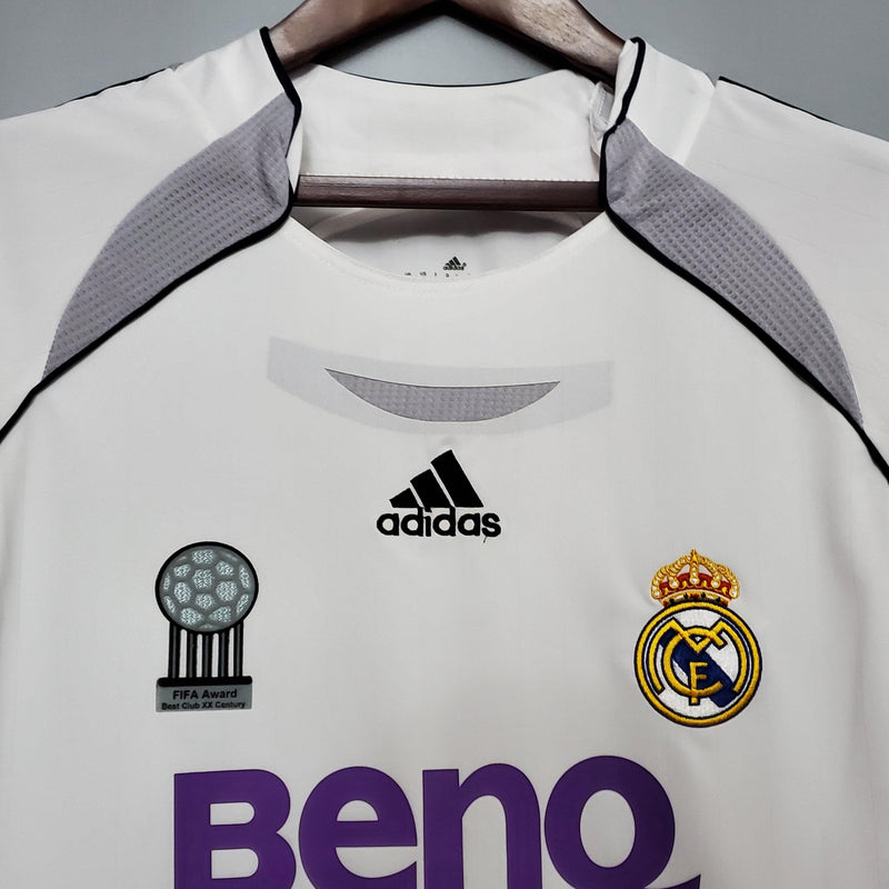 camisa-real-madrid-titular-I-retrô-2006-2007-beckham-zidane-ronaldo-fenômeno-roberto-carlos-branca-benq-siemens-champions-clássica