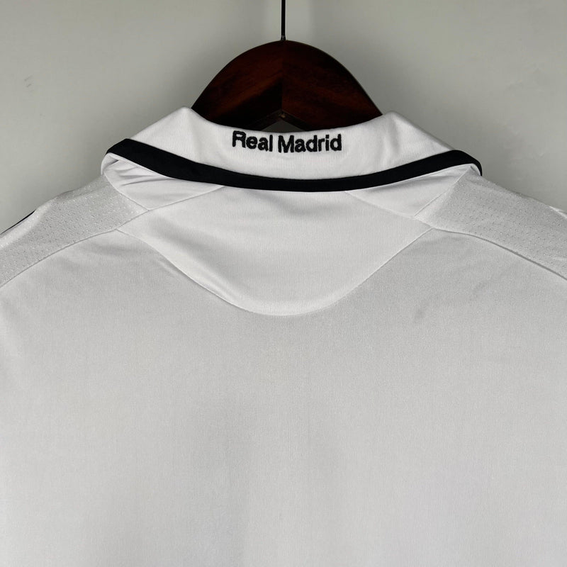 camisa-real-madrid-titular-I-home-gola-polo-branco-preto-manga-curta-gola-v-2008-2009-higuain-sergio-ramos