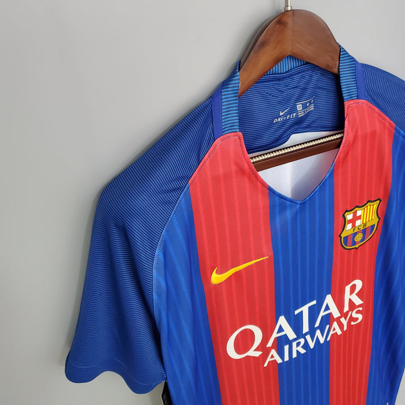 camisa-barcelona-2016-2017-titular-oitavas-de-final-neymar-messi-sergio-roberto-gola-v-vermelho-azul-listrado-bernabeu