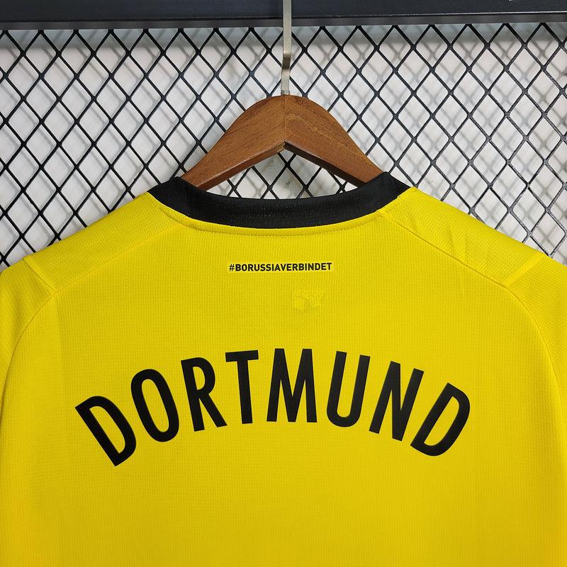 camisa-borussia-dortmund-titular-24-25-gola-preta-amarelo-manga-curta-grade-fundo-cabide-bordado-costas