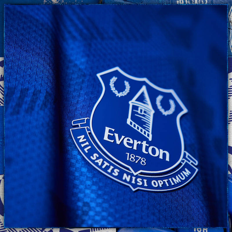 camisa-everton-titular-I-home-24-25-versao-torcedor-azul-branco-castore-gola-bordado-silk