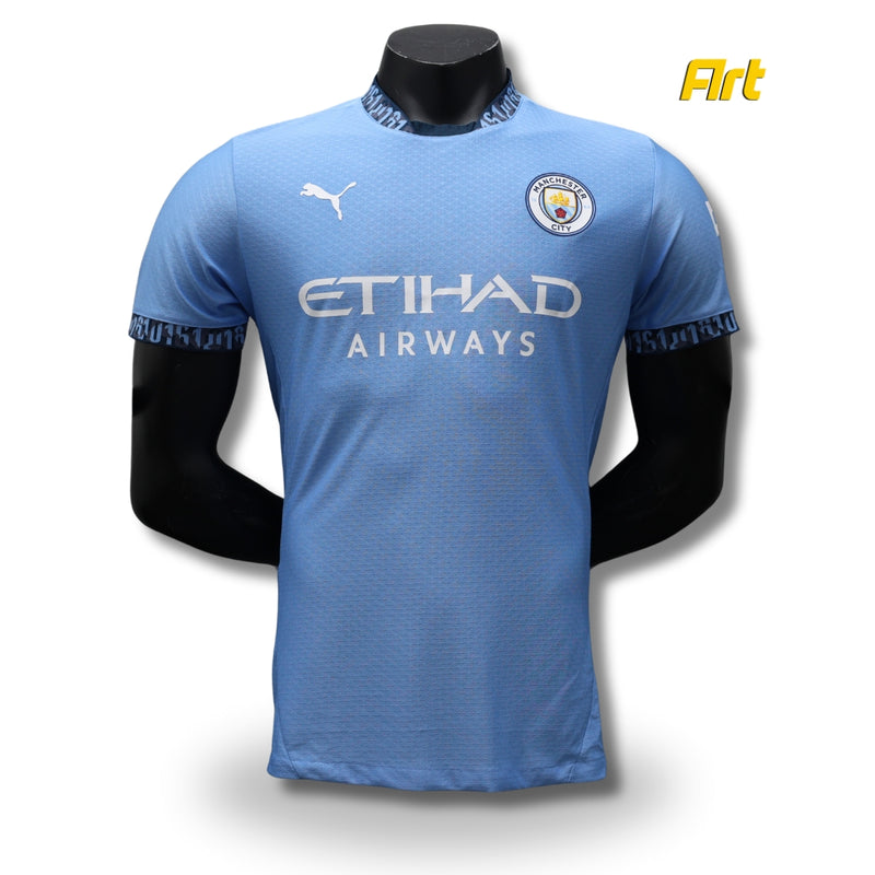 Camisa Manchester City I Titular 24/25 Home Versão Jogador Azul Bebê Branco - Gola "0161" - Puma Azul