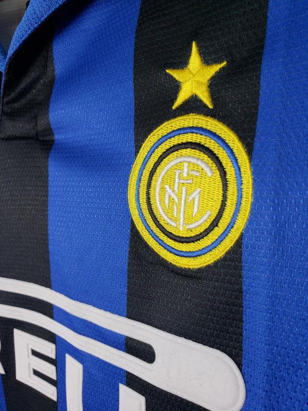 camisa-inter-de-milão-I-titular-home-manga-longa-azul-preto-gola-polo-listrada-adriano-imperador-zanetti-simeone-1998