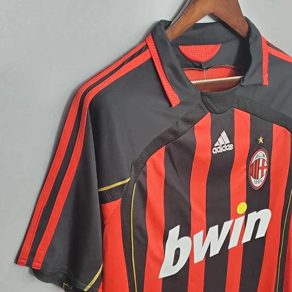 camisa-ac-milan-titular-retrô-I-rossoneri-vermelho-preta-detalhe-dourado-bwin-gola-polo-22-kaká-2006-20070-climacool-manga-curta-listrada