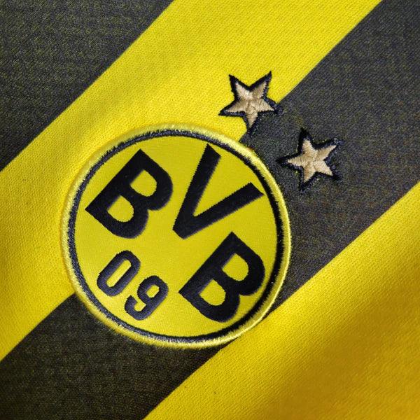 camisa-borussia-dortmund-bvb-titular-feminina-22-23-amarelo-preto-gola-preta-frente-bordado