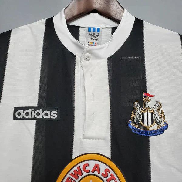 camisa-newcastle-united-titular-retrô-adidas-branco-preto-gola-botão-branca-1995-1997-manga-curta