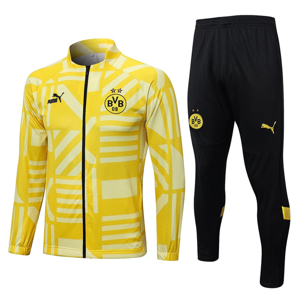 conjunto-borussia-dortmund-inverno-amarelo-branco-calça-preta-fundo-branco-23-24-bordado