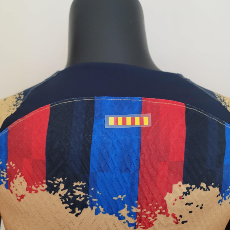 camisa-barcelona-versão-jogador-bege-manga-curta-grena-azul