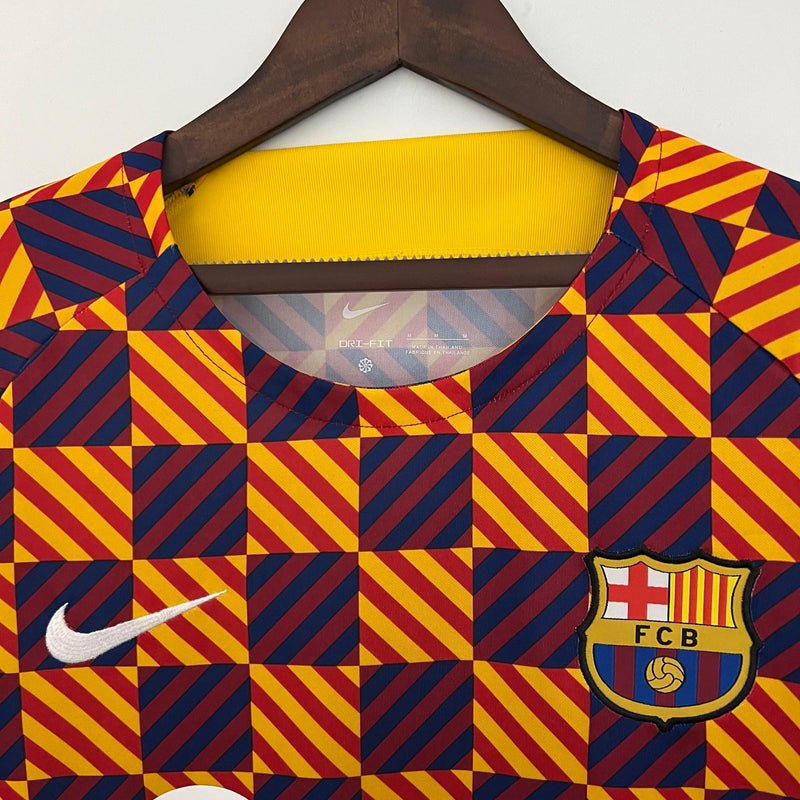 camisa-barcelona-treino-23-24-quadriculado-torcedor-aamrelo-grená-vermelho-pretro-pedri-gavi-lewandowski-jordi-alba-xavi