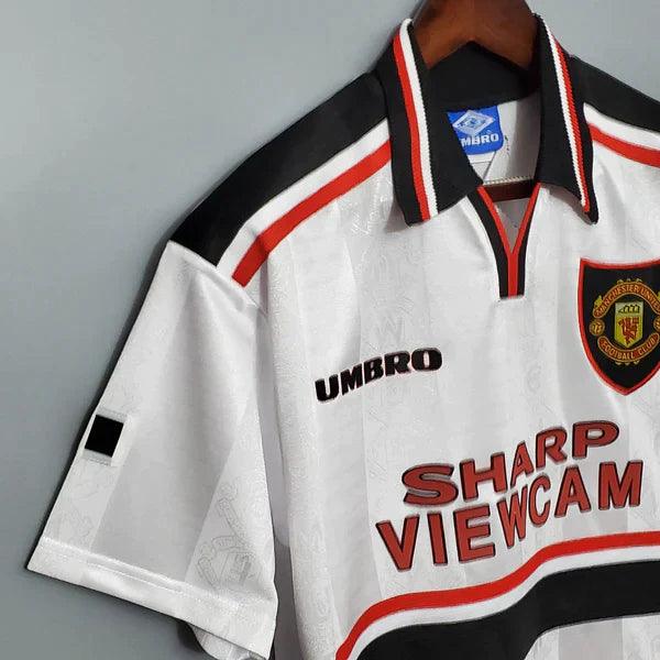 camisa-manchester-united-retrô-sharp-viewcam-gola-polo-preta-umbro-branca-1997-1998-reserva-II-cantona-fundo-branco