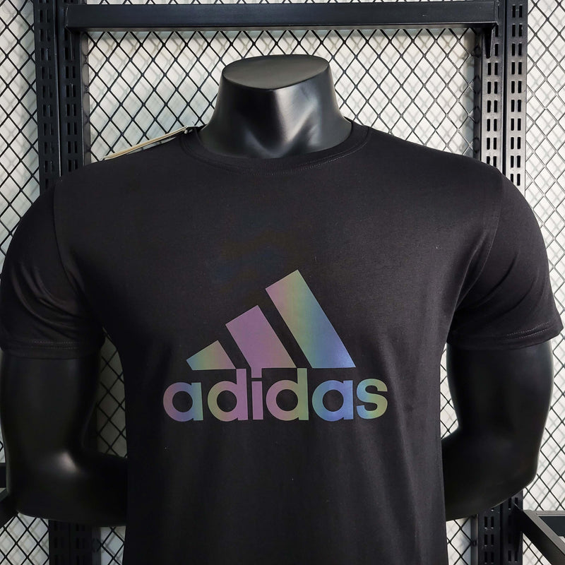 camisa-adidas-manequim-casual-preta-branca-furtacor-fundo-grade