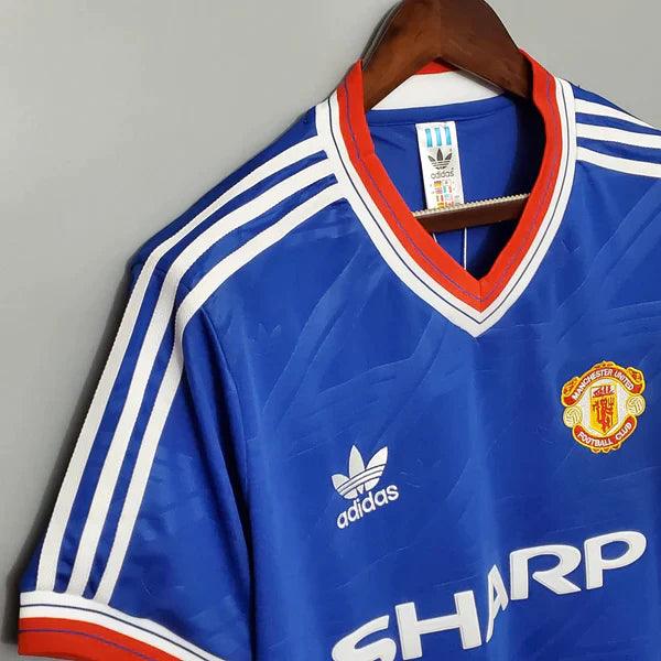 camisa-manchester-united-third-III-away-reserva-azul-golaV-listras-branca-sharp-retrô-manga-curta-vermelha-brilhante-detalhes