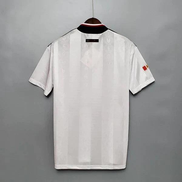 camisa-manchester-united-retrô-sharp-viewcam-gola-polo-preta-umbro-branca-1997-1998-reserva-II-cantona-fundo-branco