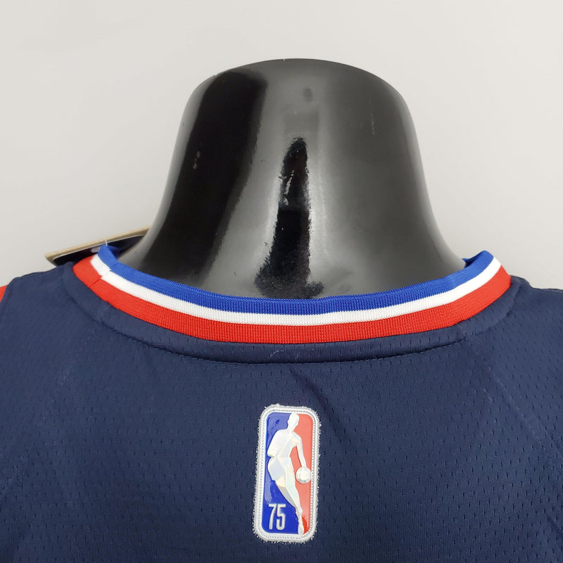 camisa-regata-de-basquete-philadelfia-76ers-azul-laranja-branco-diamond-manequim-preto-fundo-branco-75-anos-nba-21-1-2-0-embiid-maxey-harden-silkado-silk