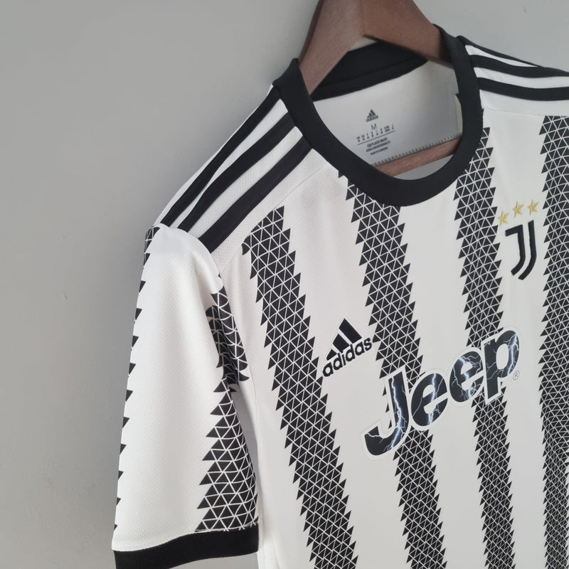 Camisa Juventus Home Adidas - Versão Torcedor Preta e Branca Listrada 22/23