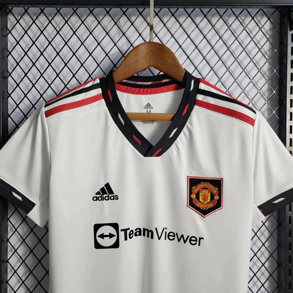 camisa-manchester-united-feminina-2023-2024-branca-gola-v-detalhada-vermelho-preto-adidas-grade-ao-fundo-away-reserva-bordado