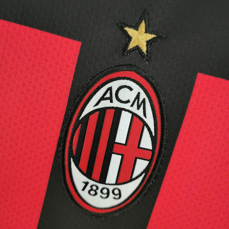 Camisa Milan Home Puma - Versão Torcedor 22/23 Vermelha e Preta Listrada