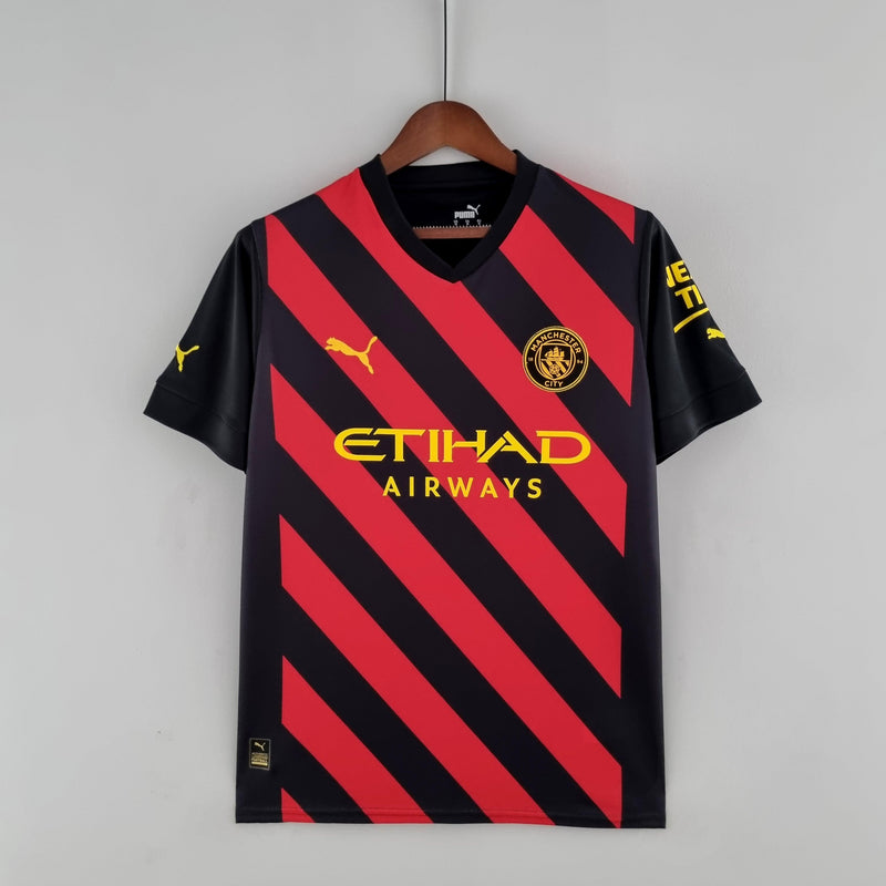 camisa-manchester-city-away-torcedor-22-23-vermelho-preto-ii-erling-haalanda-debruine-ederson-puma-amarelo