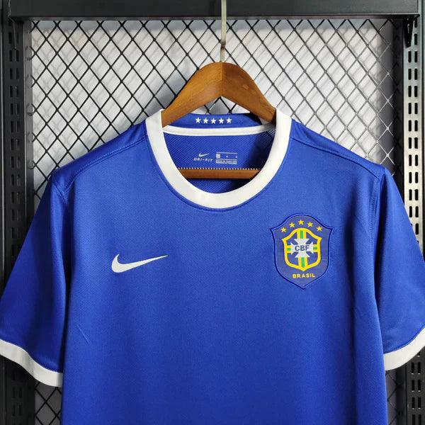 camisa-brasil-away-retrô-II-2006-reserva-azul-branco-ronaldo-ronaldinho-grade-ao-fundo